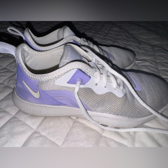 Nike - Picture 2 of 5